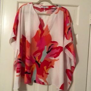 Beautiful vneck print Crosby by mollie Burch. Gently worn top. XL